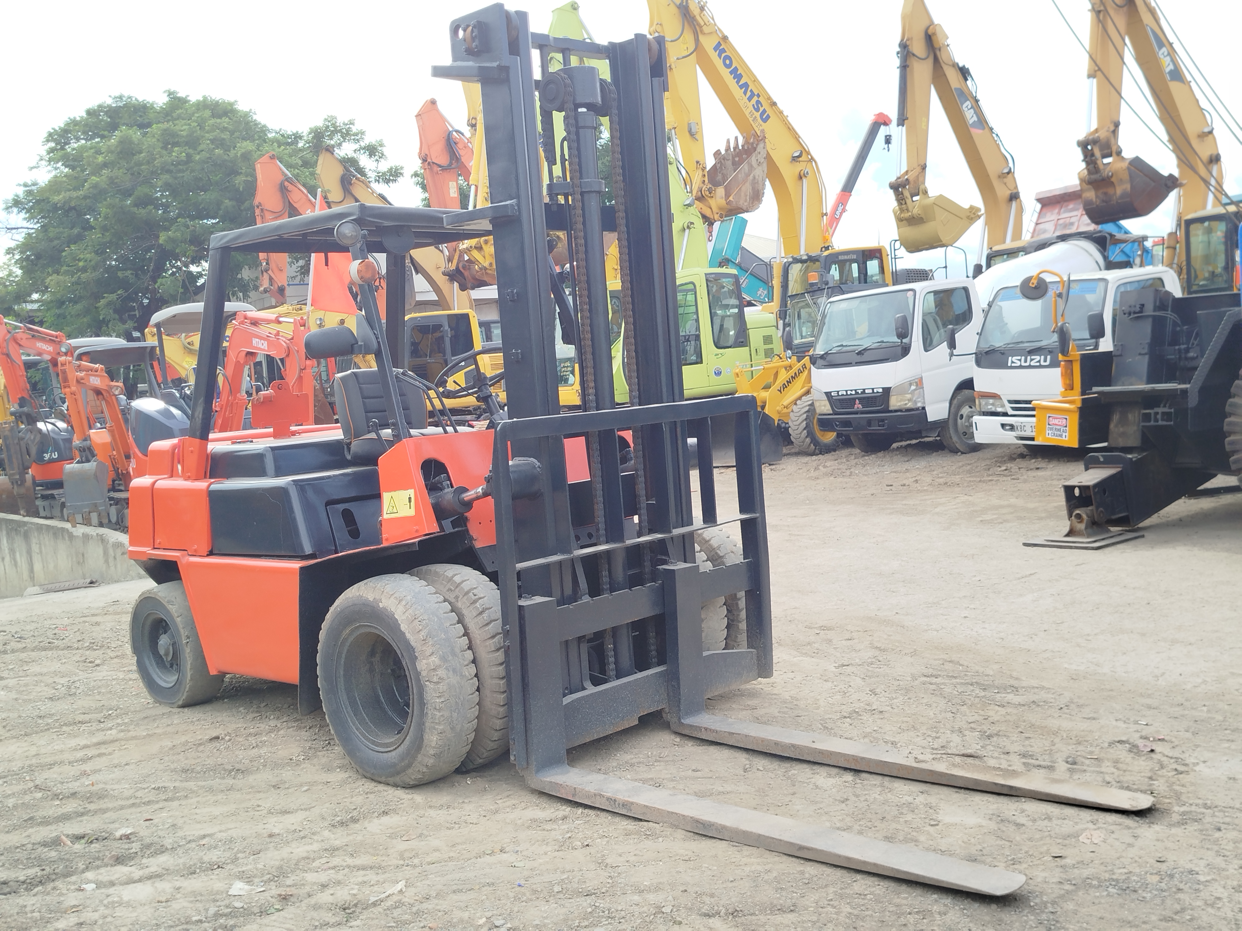 Forklift image 4