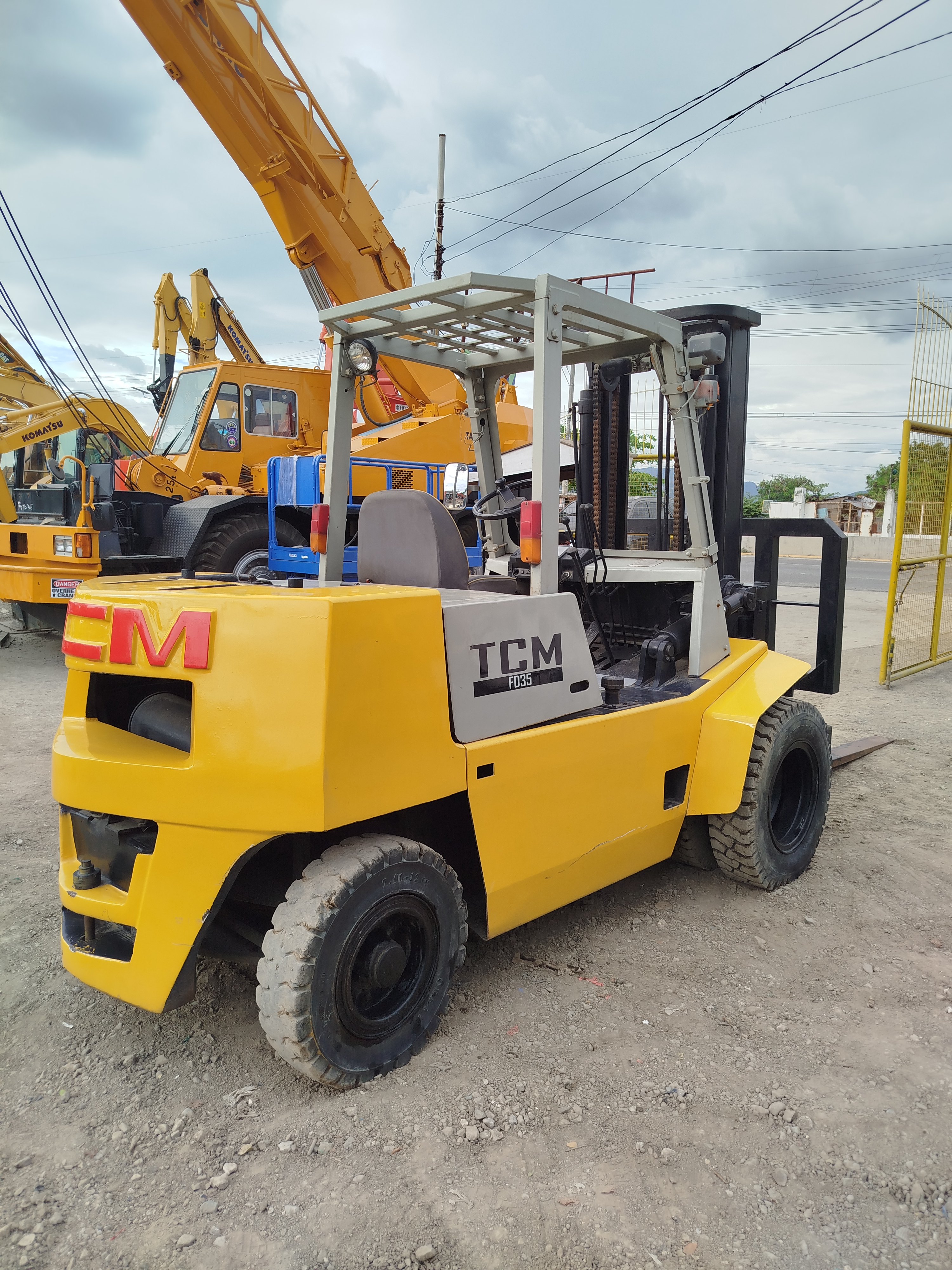 Forklift  image 8