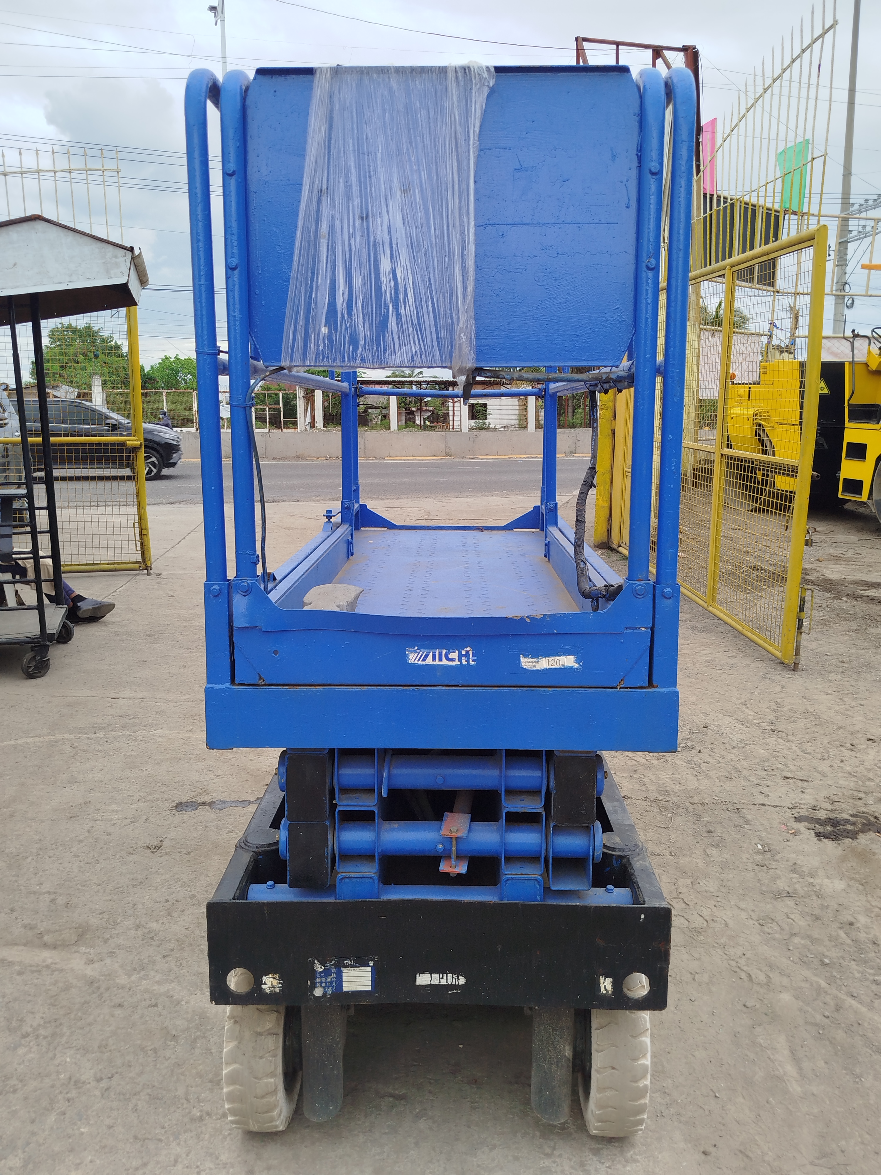 Scissor lift  image 4