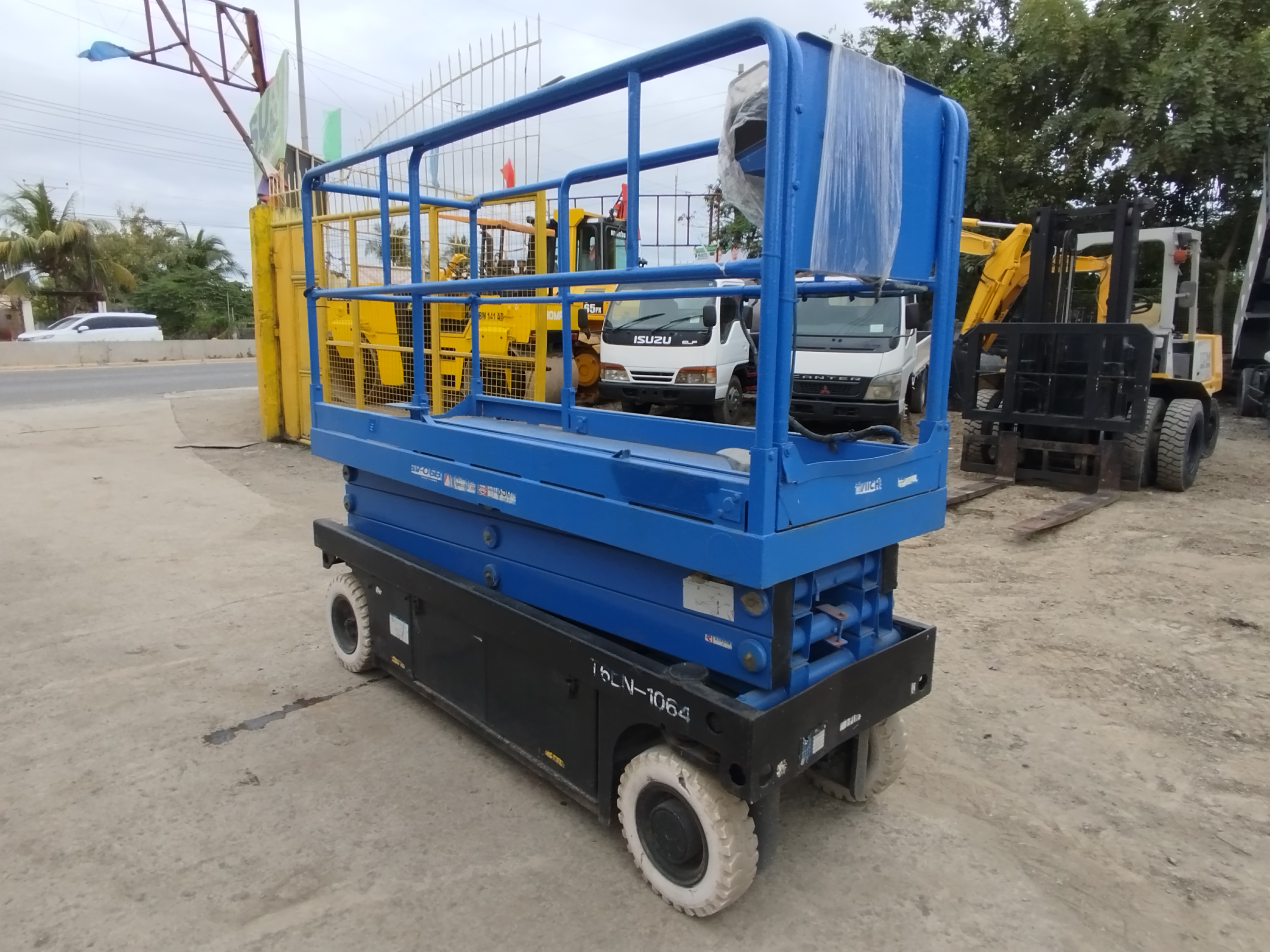 Scissor lift  image 5