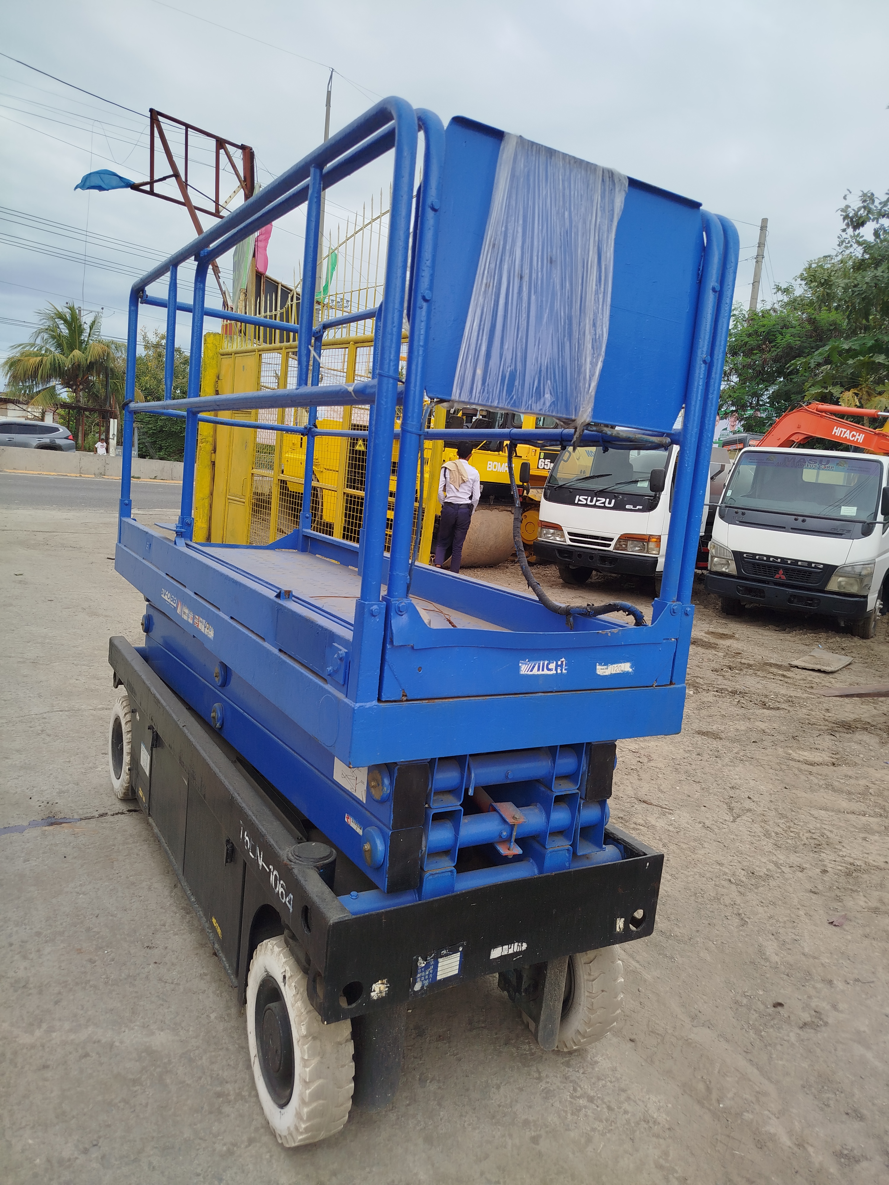 Scissor lift  image 6