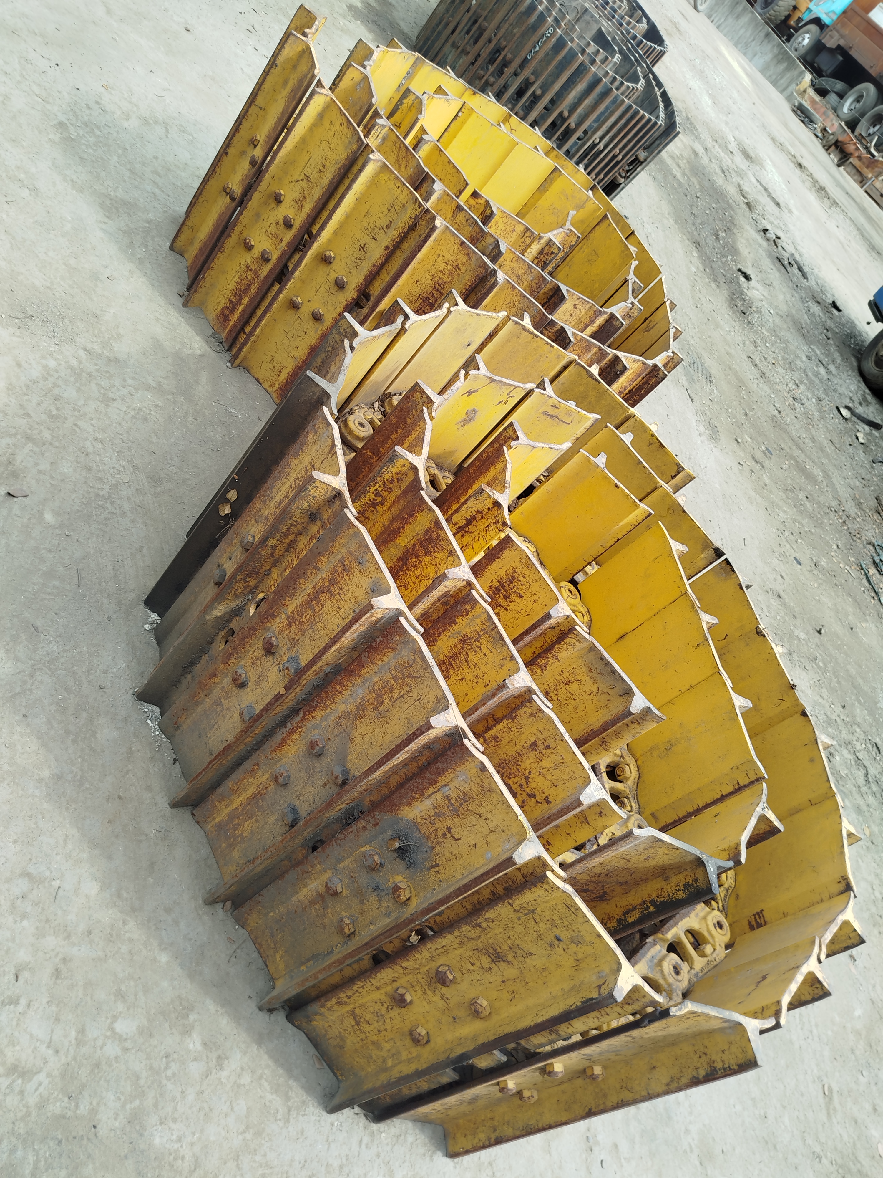 Track Pad Komatsu Bulldozer  image 4